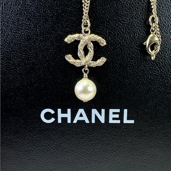CHANEL Jewelry - Chanel Gold and Pearl Pendant Necklace